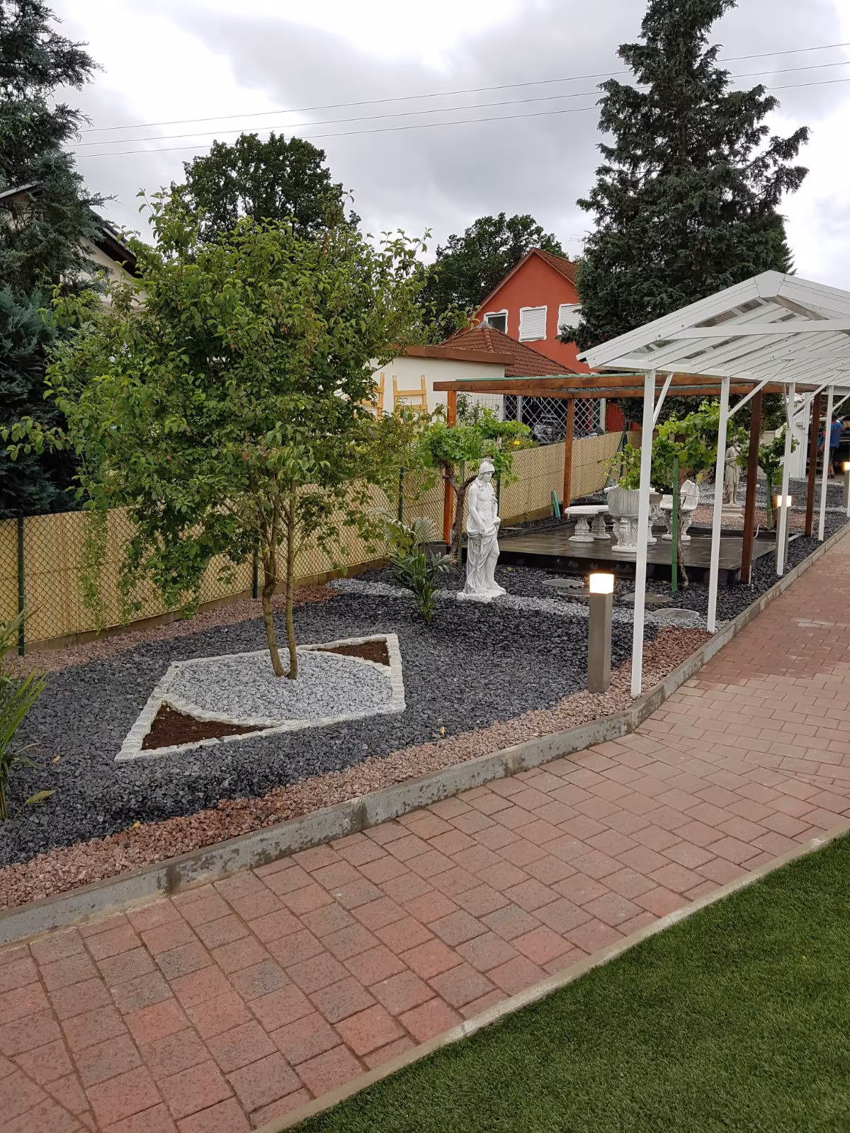 Landhausgarten mit Terrasse in Nürnberg - Garten- und Landschaftsbau